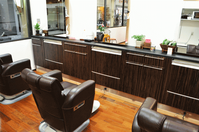 【住道】≪月8,9日休みと月6,7日休みを選べる≫≪平均退社19時半≫≪社会保険完備≫≪有給休暇あり≫入客チャンスあり◎風通しがいい環境なので離職率が低い!「Hair create PartyParty(ヘアークリエイトパーティーパーティー)」からスタイリスト(美容師)の求人☆★☆