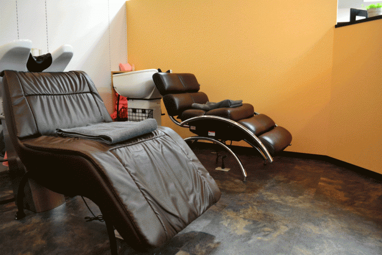 【住道】≪月8,9日休みと月6,7日休みを選べる≫≪平均退社19時半≫≪社会保険完備≫≪有給休暇あり≫入客チャンスあり◎風通しがいい環境なので離職率が低い!「Hair create PartyParty(ヘアークリエイトパーティーパーティー)」からスタイリスト(美容師)の求人☆★☆