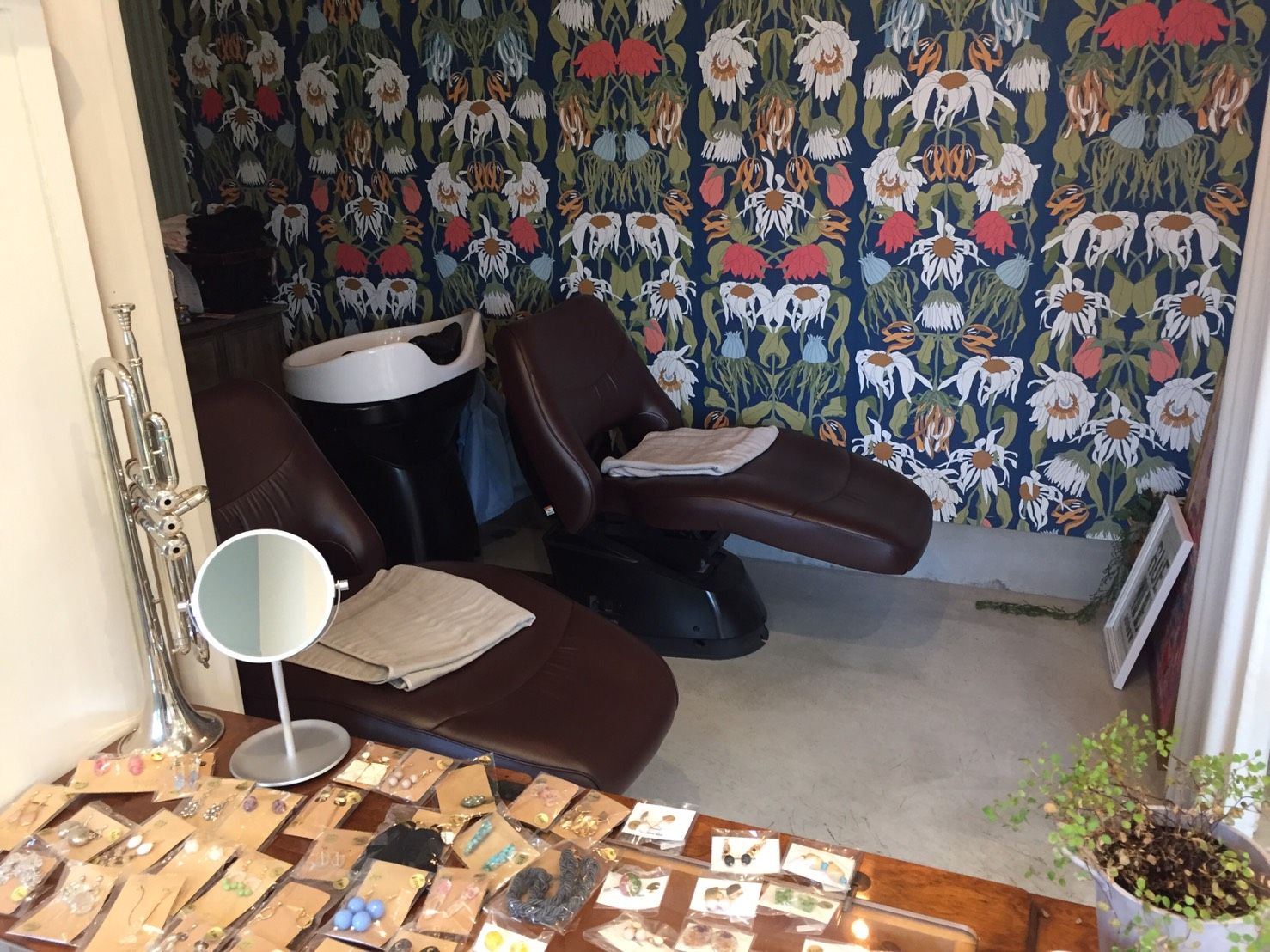 【近鉄八尾駅】≪月8,9日休み≫≪月給18万円〜≫≪営業時間内レッスン可能≫有名ブランド店から独立されたオーナーからマンツーマンで技術を学べる◎地域密着型のプライベートサロン!「Lita(リタ)」からアシスタント(美容師)の求人☆★☆