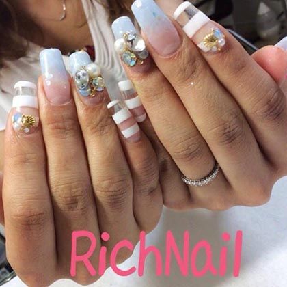 【新大宮】≪実働8時間≫≪車通勤OK≫研修は営業時間内に実施！様々なメニューの習得ができる、幅広い年齢層に人気の地域密着型サロンです。「RichNail（リッチネイル）」からアイリスト（まつげエクステ・まつげパーマ・アイブロウ）の求人☆☆