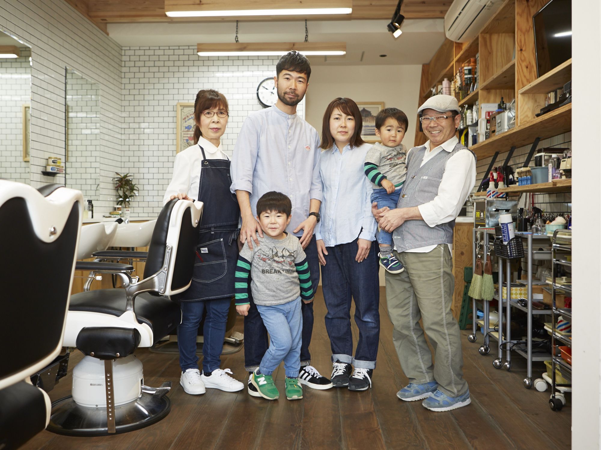 【古市】≪月給25万円〜≫≪完全週休2日制≫≪20時迄に退勤可能≫働きやすい環境のアットホームサロン♪連休も多く自分の時間もたっぷり持てますよ!“AKARI WORKS(アカリワークス)”からスタイリスト(理容師)の求人☆★