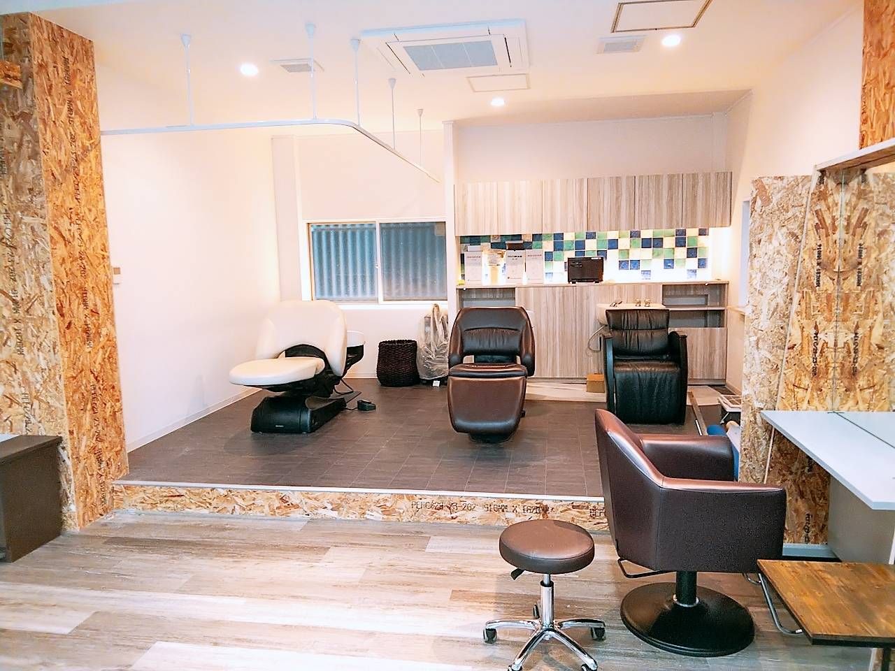 【新金岡】≪完全週休2日制≫≪平均退社19:00☆☆≫プライベートや家庭と両立しながら働ける環境♪完全予約制で、時間を気にせずお客様としっかり関われます◎「hair&spa Clara（ヘアーアンドスパクラーラ）」からアシスタント（美容師）の求人☆★☆