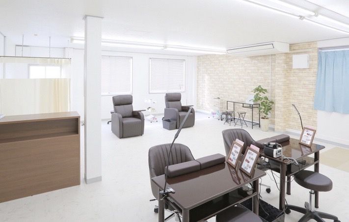 【東花園】≪店長候補の募集≫≪週休2日≫≪土日休みOK≪休憩1時間あり≫≪正社員、パート働き方を選べる≫≪駅から徒歩45秒≫できない技術を学べる環境あり！これからキャリアアップをはかりたい方必見！サロン環境◎地域密着型のアイラッシュサロン！「I.NAILS 東花園店（アイネイルズヒガシハナゾノテン）」からアイリスト（アイデザイナー・まつげエクステ）の求人☆★☆