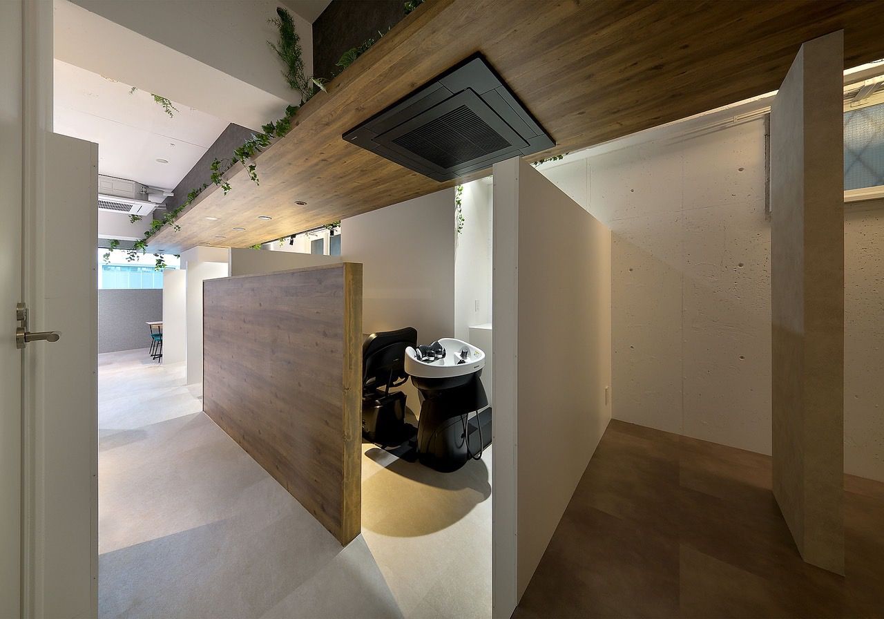 【塚口】≪完全週休2日≫≪月給28万円スタート≫≪19時過ぎに退勤≫≪社会保険完備≫≪月1日土日のお休みも可能≫≪地域密着型≫セット面がすべて半個室！オシャレで落ち着いた大人サロン！技術力が高く、ヘッドスパも人気☆実力をつけたい方におススメ！「bloom hair design（ブルームヘアデザイン）」からスタイリスト（美容師）の求人☆☆