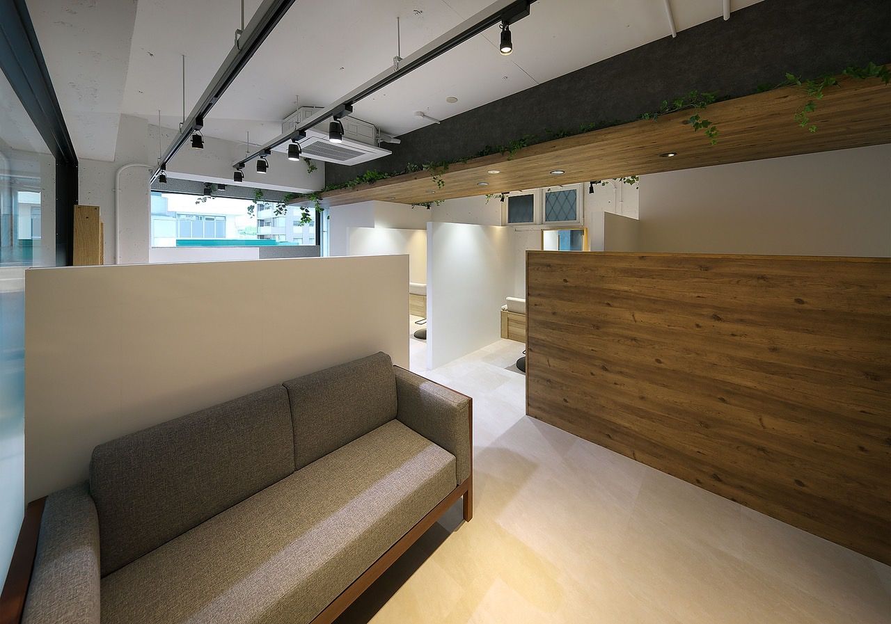 【塚口】≪完全週休2日≫≪月給28万円スタート≫≪19時過ぎに退勤≫≪社会保険完備≫≪月1日土日のお休みも可能≫≪地域密着型≫セット面がすべて半個室！オシャレで落ち着いた大人サロン！技術力が高く、ヘッドスパも人気☆実力をつけたい方におススメ！「bloom hair design（ブルームヘアデザイン）」からスタイリスト（美容師）の求人☆☆