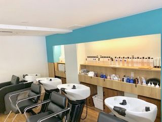 【夙川】≪20時までに退勤可能≫≪働きやすい環境≫大人女性に人気!リゾート風なオシャレなサロン♪予約に応じて18時に退勤できる日もあり、プライベートも充実☆Hair Salon W(ヘアーサロンダブル)からスタイリスト(美容師)の求人☆★