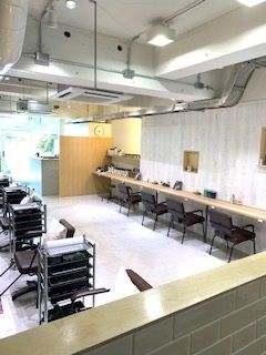 【夙川】≪20時までに退勤可能≫≪働きやすい環境≫大人女性に人気!リゾート風なオシャレなサロン♪予約に応じて18時に退勤できる日もあり、プライベートも充実☆Hair Salon W(ヘアーサロンダブル)からスタイリスト(美容師)の求人☆★