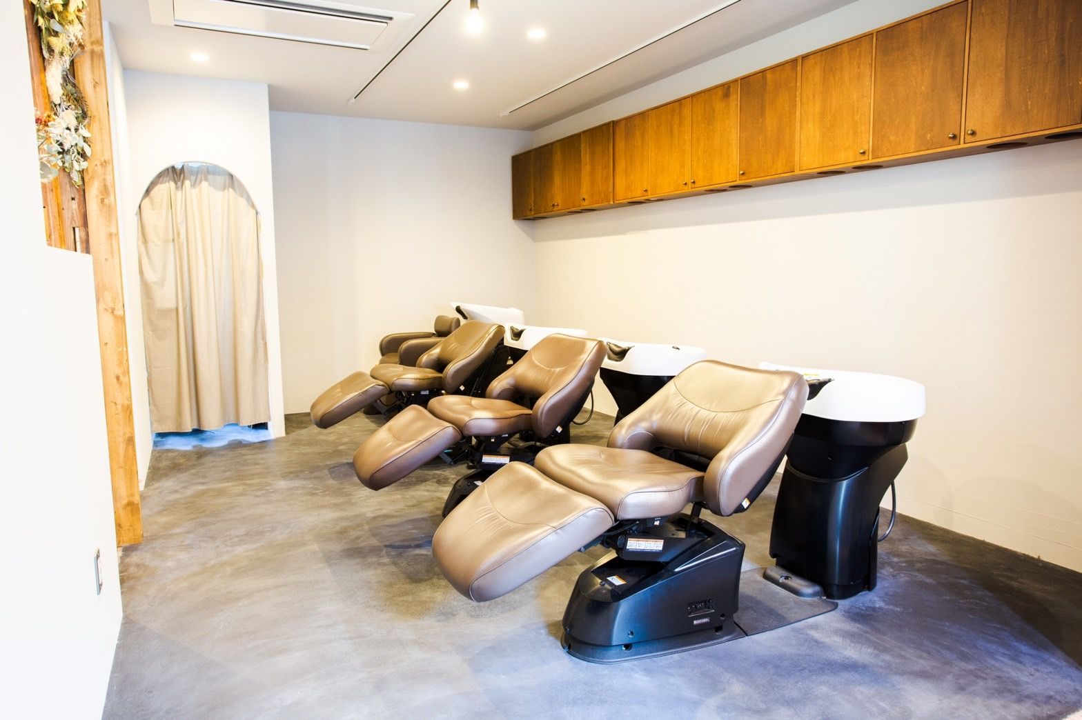 【関目高殿】＜月8,9日休み＞＜社会保険完備＞＜営業時間内レッスン可能＞撮影や着付け、メイクも学べる！再現性の高いドライカットの技術も取得可能！スタッフ同士仲が良く離職率が低いアットホームサロン！レッスンはスタイリストにしっかり見てもらえる◎AR hair（アールヘアー）からアシスタント（美容師）の求人☆★☆