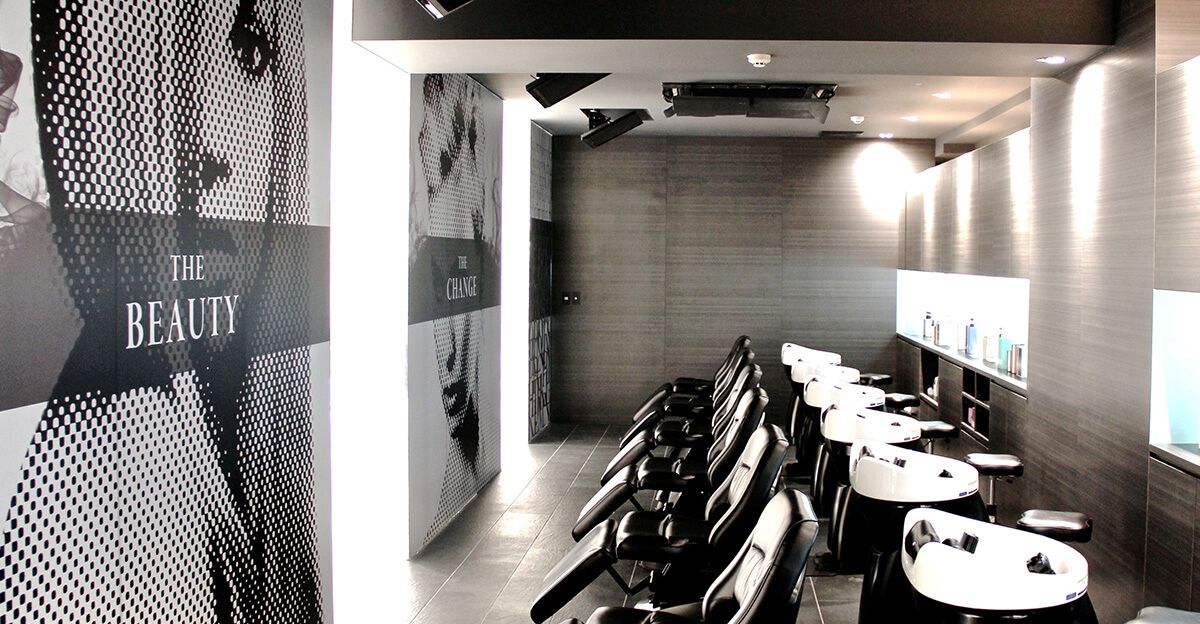 【心斎橋】≪完全週休2日制≫≪社会保険完備≫≪ヘアーメイクや撮影も学べる≫全国、海外で講習をされている一流スタイリストから技術を学べる！充実した福利厚生＆一流のトップスタイリストを目指せる教育体制が魅力！最高品質のサービスと技術が人気！air-OSAKA（エアーオオサカ）からアシスタント（美容師）の求人☆★