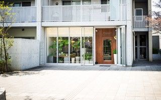 【千里中央】≪月給20万円スタート≫≪完全週休2日制≫≪18時閉店≫≪社会保険完備≫≪夜レッスン無し≫≪最短2年デビュー≫≪平均退社19時半≫大型連休が多く家庭がある方や、地方出身の方も安心!働きやすさを重視した環境抜群のお店です「Bouquet.salon(ブーケサロン)」からアシスタント(美容師)の求人☆★