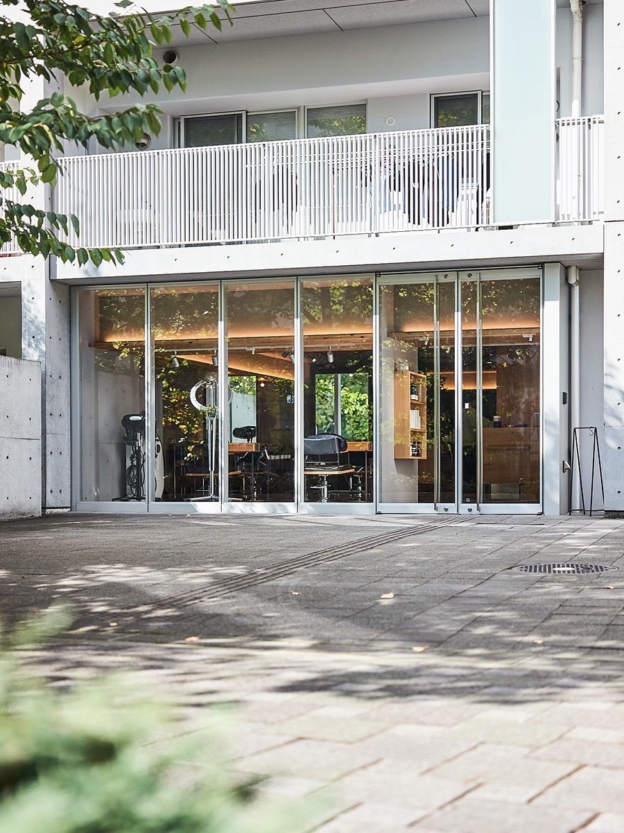 【千里中央】≪月給23万円スタート≫≪完全週休2日制≫≪18時台に退勤可能≫≪社会保険完備≫≪売上の30%還元で高収入も可能!≫大型連休が多く家庭がある方や、地方出身の方にもうれしい!働きやすさを重視した環境抜群の良いお店「Bouquet Hair Designer’s(ブーケヘアデザイナーズ)」からスタイリスト(美容師)の求人☆★