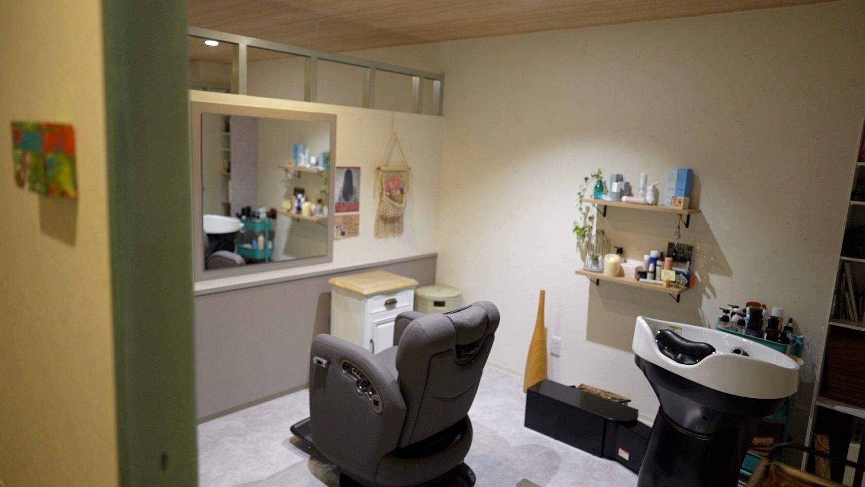 【山科駅】≪入社3ヶ月で月給30万円の実績あり≫≪月8日休みでプライベートも充実≫≪社会保険完備≫≪土日祝の休みも相談可能≫集客もしっかりあるので入客に困りません◎独立支援や経営についても学べる環境！◎「髪質改善専門店 Lily 京都山科店（カミシツカイゼンセンモンテンリリーキョウトヤマシナテン）」からスタイリスト（美容師）の求人☆★