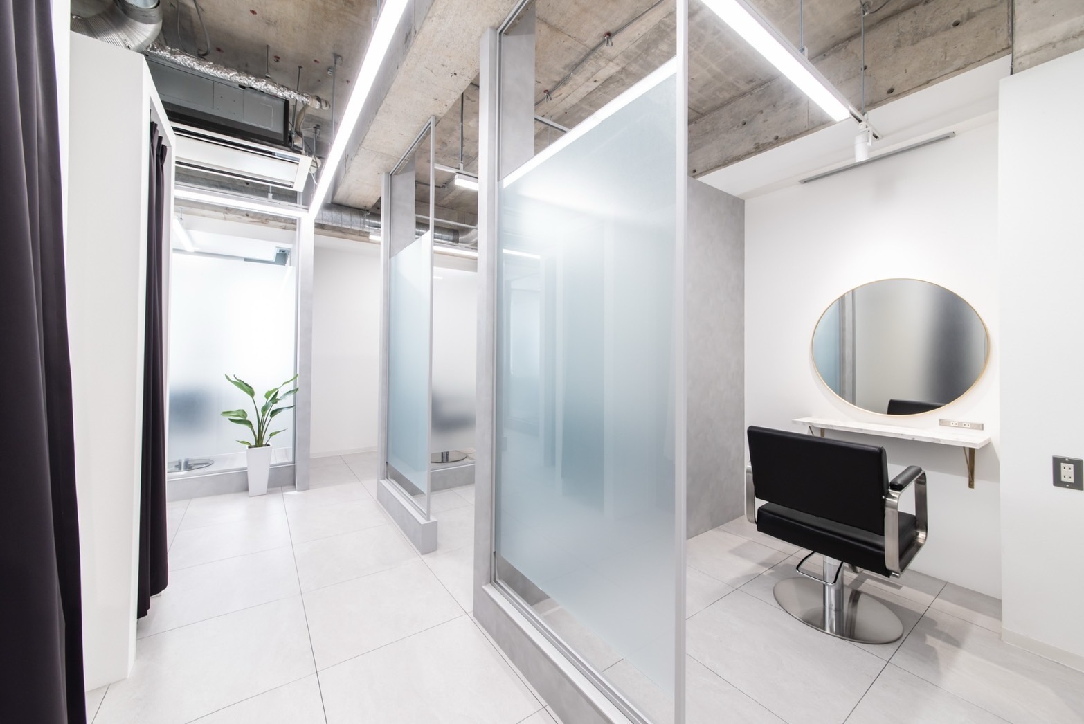 【博多駅】≪完全週休二日制・社保完備・完全個室・完全マンツーマン接客・ヘッドスパ有・施術時間しっかり確保・高単価・スタイリストオンリー≫正社員、業務委託の選択OK！業務委託は出勤日数で還元率UP！長く安心してお仕事が出来るヘアケア・髪質改善に特化した「Arno spa&treatment 博多口店（アルノースパアンドトリートメントハカタグチテン）」からスタイリスト（美容師）の求人★☆