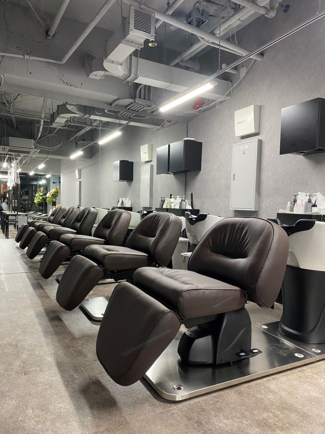 【梅田】≪ブリーチやハイトーン特化サロン≫≪平均客単価12000円以上≫≪マンツーマンでの入客も可能≫保障給もあるため顧客がいない方でも安心！ハイトーンカラーや髪質改善、あなたの強みを活かして働けます！今の時代に必要な自己ブランディングスキルが学べます！「Selene hair Raise（セレーネヘアーレイズ）」からスタイリスト（美容師）の求人☆★