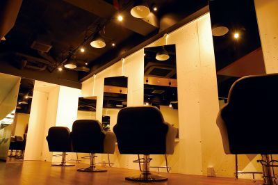 【都島】≪月給20.5万円≫≪有給休暇あり≫≪社会保険完備≫≪2ヶ月に1回土日休みOK≫丁寧なのに親しみやすい。しっかりした技術と接客で地域に愛されています！幅広い技術を学べるアットホームなサロン「creer（クレエ）」からアシスタント（美容師）の求人☆★☆