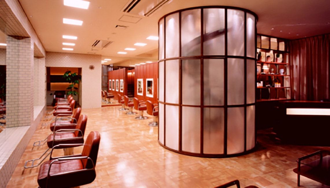 【樟葉】≪月8日休み≫≪社会保険完備≫≪リフレッシュ休暇あり≫≪産休制度あり≫最低でも月100名以上のフリー客に入客可能！着付けやメイクも学べる！美容師を長く続けられる環境があります！幅広い年齢層の方に支持される人気サロン！「Jour doux（ジュールドゥ）」からスタイリスト（美容師）の求人☆★☆