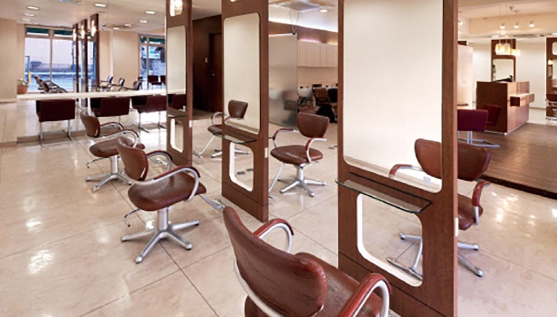 【長尾】≪月8日休み≫≪社会保険完備≫≪リフレッシュ休暇あり≫≪産休制度あり≫着付けやメイクも学べる！美容師を長く続けられる環境がオススメポイント！幅広い層のお客様から支持される人気のお店ですよ！「（サンロードヴィフ）」からアシスタント（美容師）の求人☆★☆