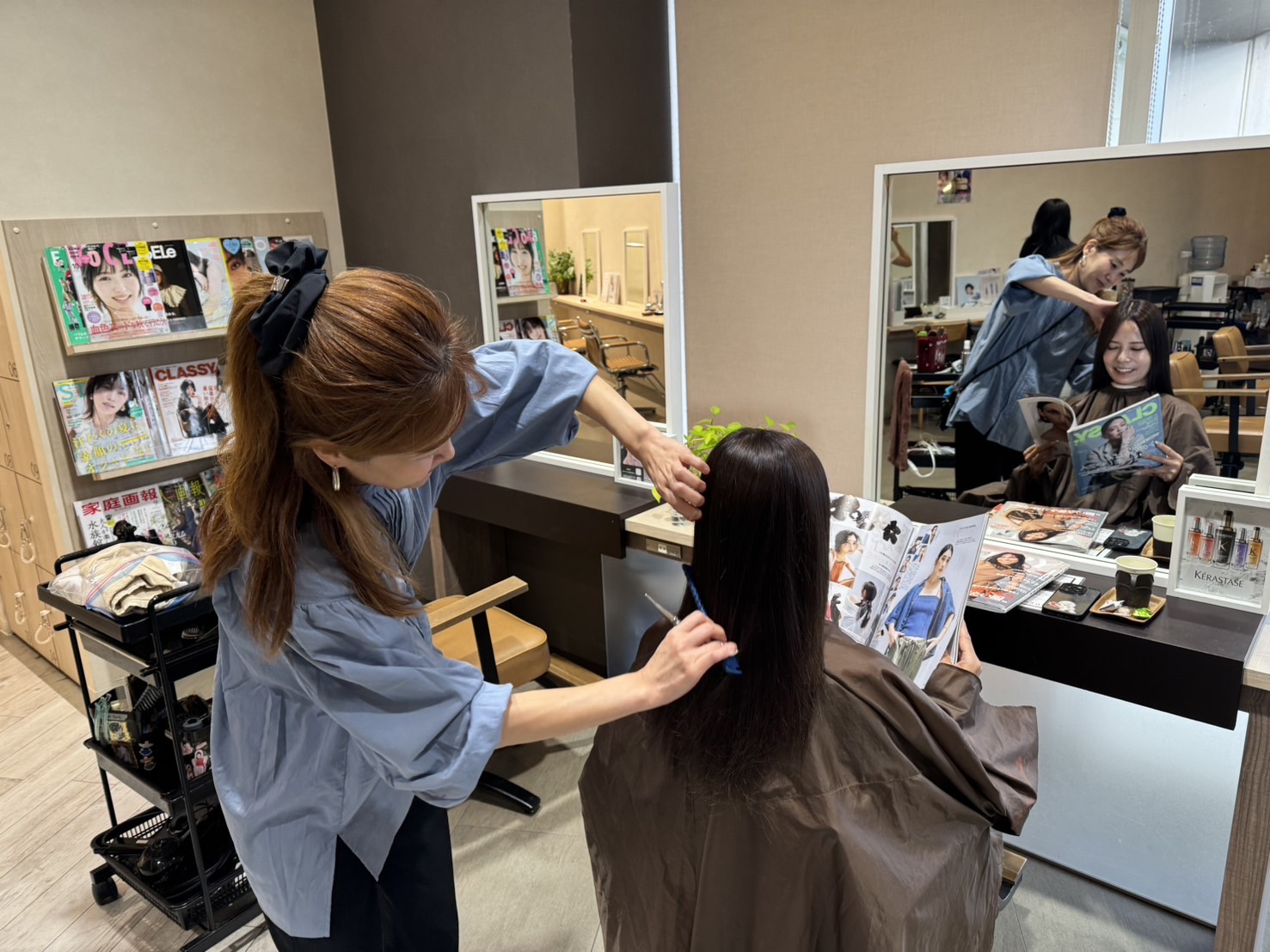 【樟葉】≪40歳以上のスタッフ活躍中≫≪40歳以上のスタッフさん大歓迎≫≪アシスタント業務のみしたい方も歓迎≫≪月8日休み≫≪社会保険完備≫≪産休制度あり≫興味があれば着付けやメイクも学べる!美容師を長く続けられる抜群の高待遇!幅広い層のお客様から支持される人気のお店ですよ!「SUNROAD Le club(サンロードルクラブ)」からアシスタント(美容師)の求人☆★☆