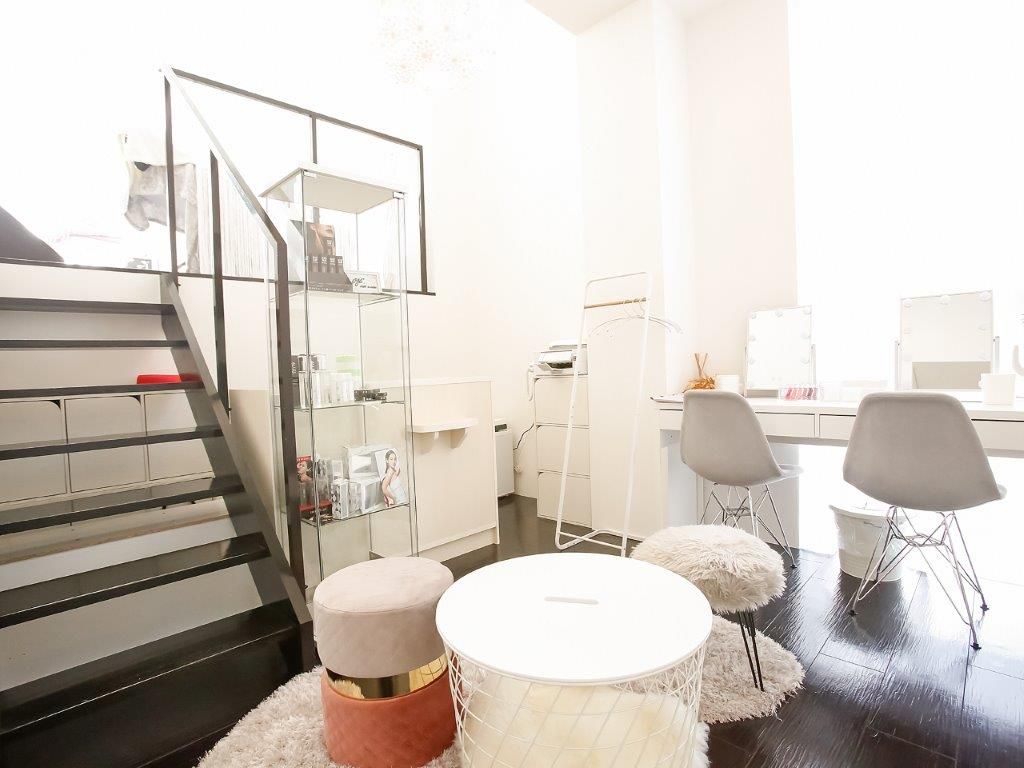 【西中島南方】≪完全週休2日≫≪土日祝休みの取得可能≫≪実働8時間≫≪社会保険完備≫メニュー豊富のため、得意な技術を活かして働けます！福利厚生バツグンのアイラッシュサロン「EYE.（アイドット）」からアイリスト（まつげエクステ・まつげパーマ・アイブロウ）の求人★☆★