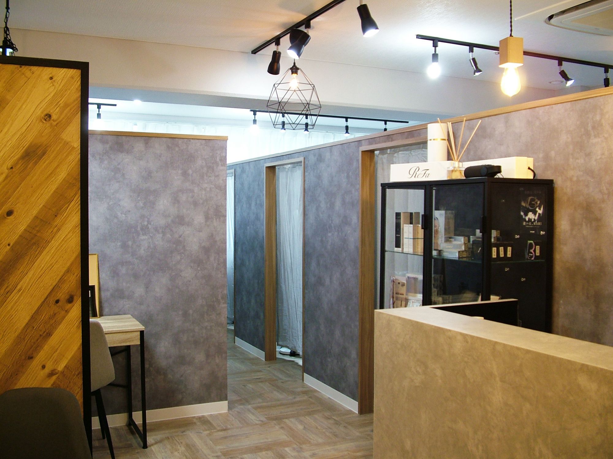 【阪急梅田】≪完全週休2日≫≪社会保険完備≫≪研修中も月給20万円≫≪モデル集めサポートあり≫未経験・新卒生OK!福利厚生バツグンのアイラッシュサロン「Moon(ムーン)」からアイリスト(まつげエクステ・まつげパーマ・アイブロウ)の求人★☆★