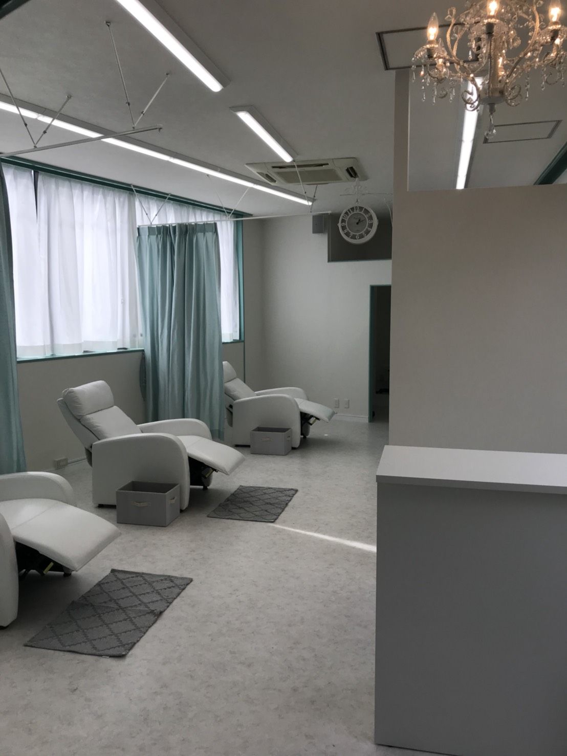 【近鉄八尾駅】≪入社祝い金最大5万円≫≪月30万円以上の高収入が可能≫≪最低保障給制度あり≫≪指名60%還元/フリー50%還元≫入客チャンスあり!様々な働き方ができるので、プライベートの時間も作りやすい◎eyelash RooM(アイラッシュルーム)からアイリスト(アイデザイナー・まつげエクステ)の求人☆★