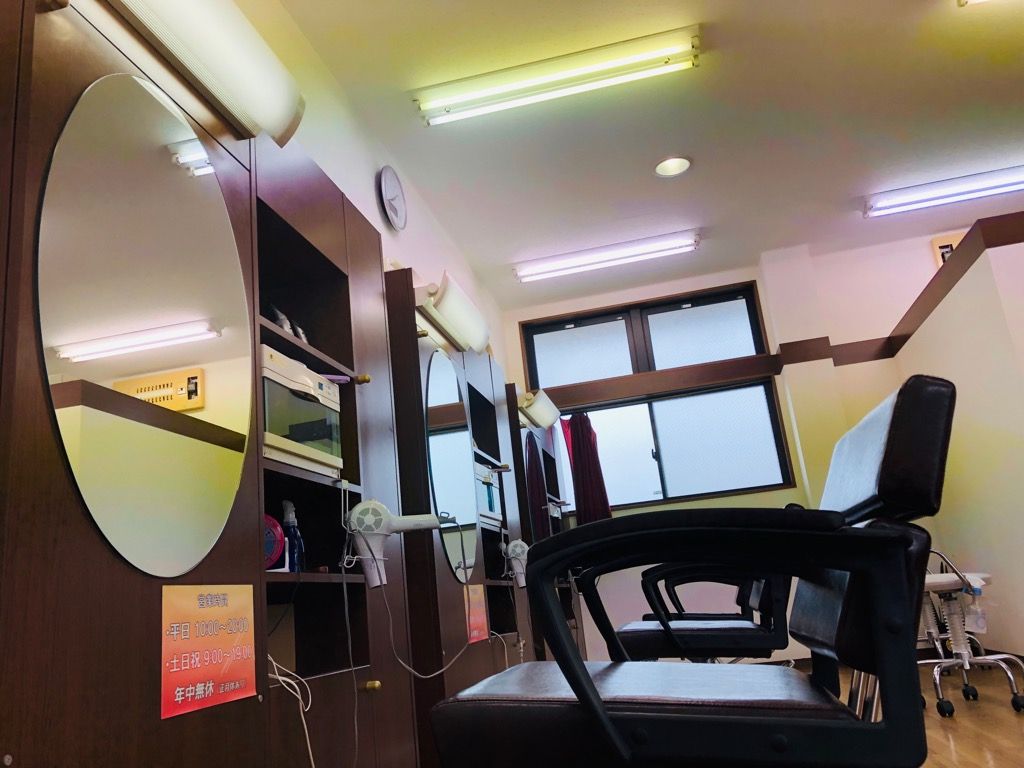 【諸岡】≪残業手当あり≫≪月休7日≫幅広い世代のお客様から大人気！シャンプーはしませんので、手荒れ・腰痛の心配がある方も大歓迎♪プライベートも充実できるカット専門店「Cut Factory 諸岡店（カットファクトリーモロオカテン）」からスタイリスト（美容師・理容師）の求人☆★