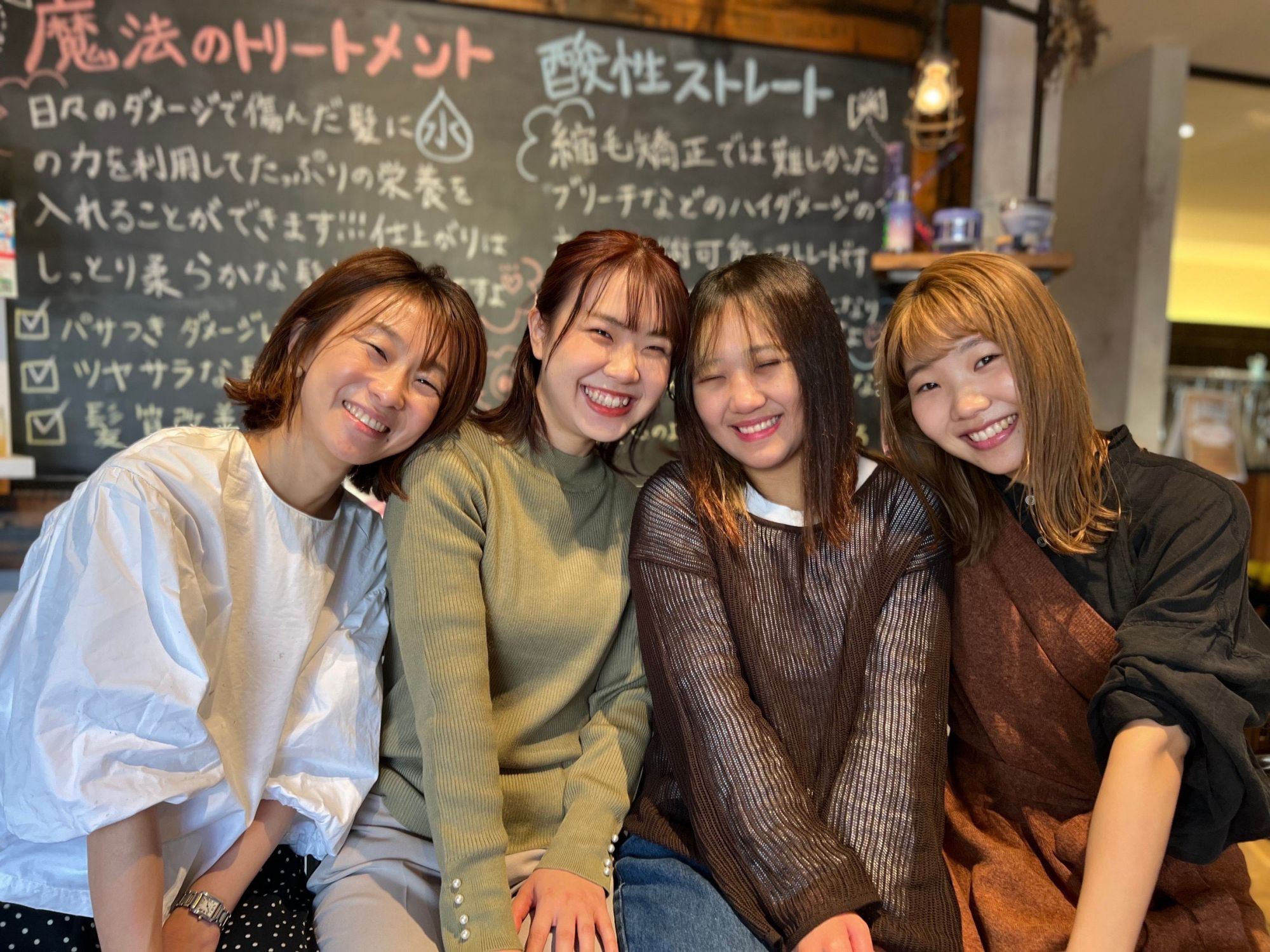 【近鉄八尾】≪住宅手当最大25000円支給≫≪月給20万円〜≫≪完全週休2日制or月7,8日休みの選択制≫≪社会保険完備≫≪最短1年半でデビュー可能≫≪営業時間内レッスン可能≫19時〜19時半には退勤できるのでプライベートの時間も作りやすい！人間関係良好で離職率も低いサロン「GARDEN from ITs（ガーデンフロムイッツ）」からアシスタント（美容師）の求人☆★