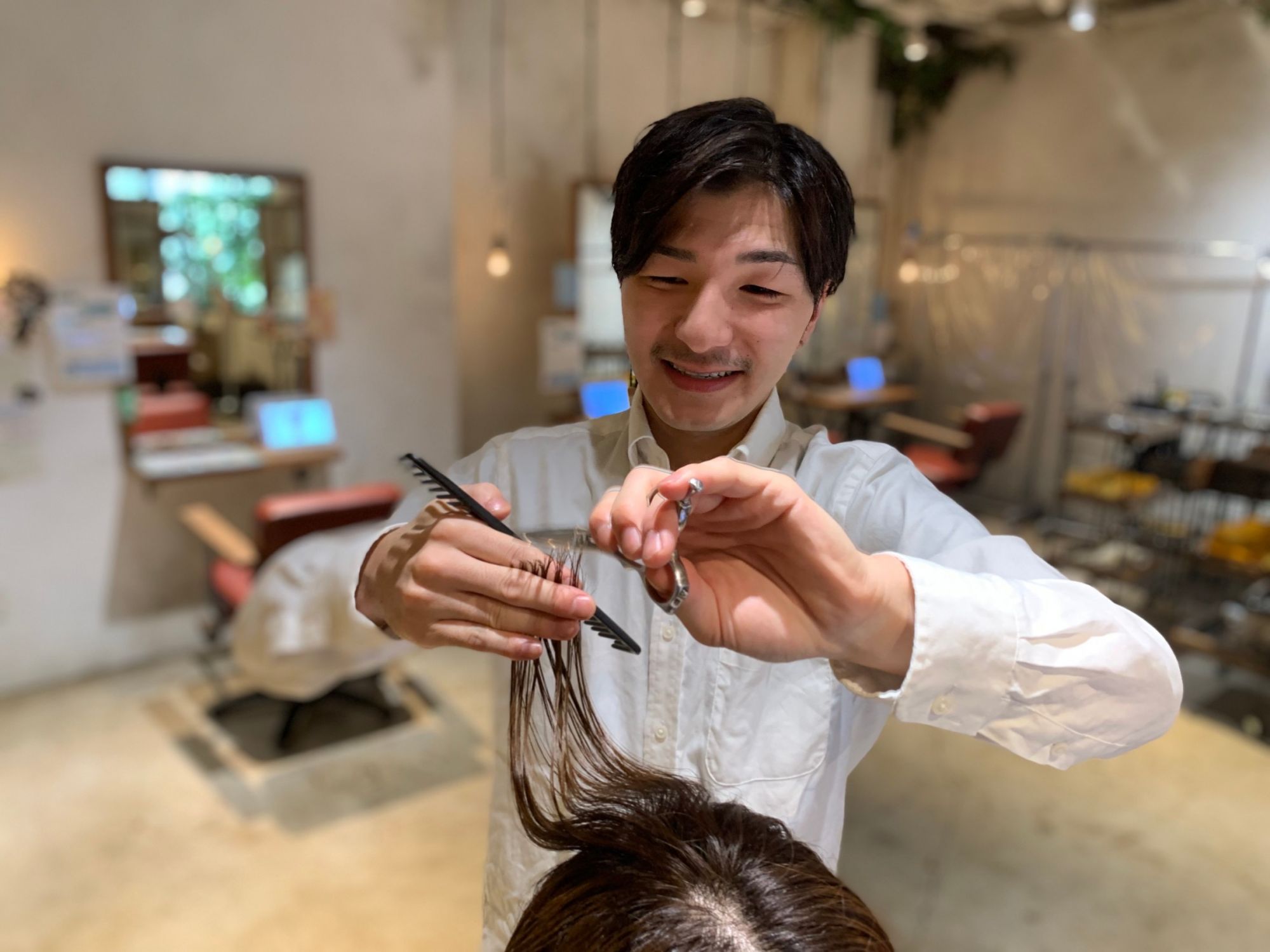 【近鉄八尾】≪住宅手当最大25000円支給≫≪月給20万円〜≫≪完全週休2日制or月7,8日休みの選択制≫≪社会保険完備≫≪最短1年半でデビュー可能≫≪営業時間内レッスン可能≫19時〜19時半には退勤できるのでプライベートの時間も作りやすい！人間関係良好で離職率も低いサロン「GARDEN from ITs（ガーデンフロムイッツ）」からアシスタント（美容師）の求人☆★