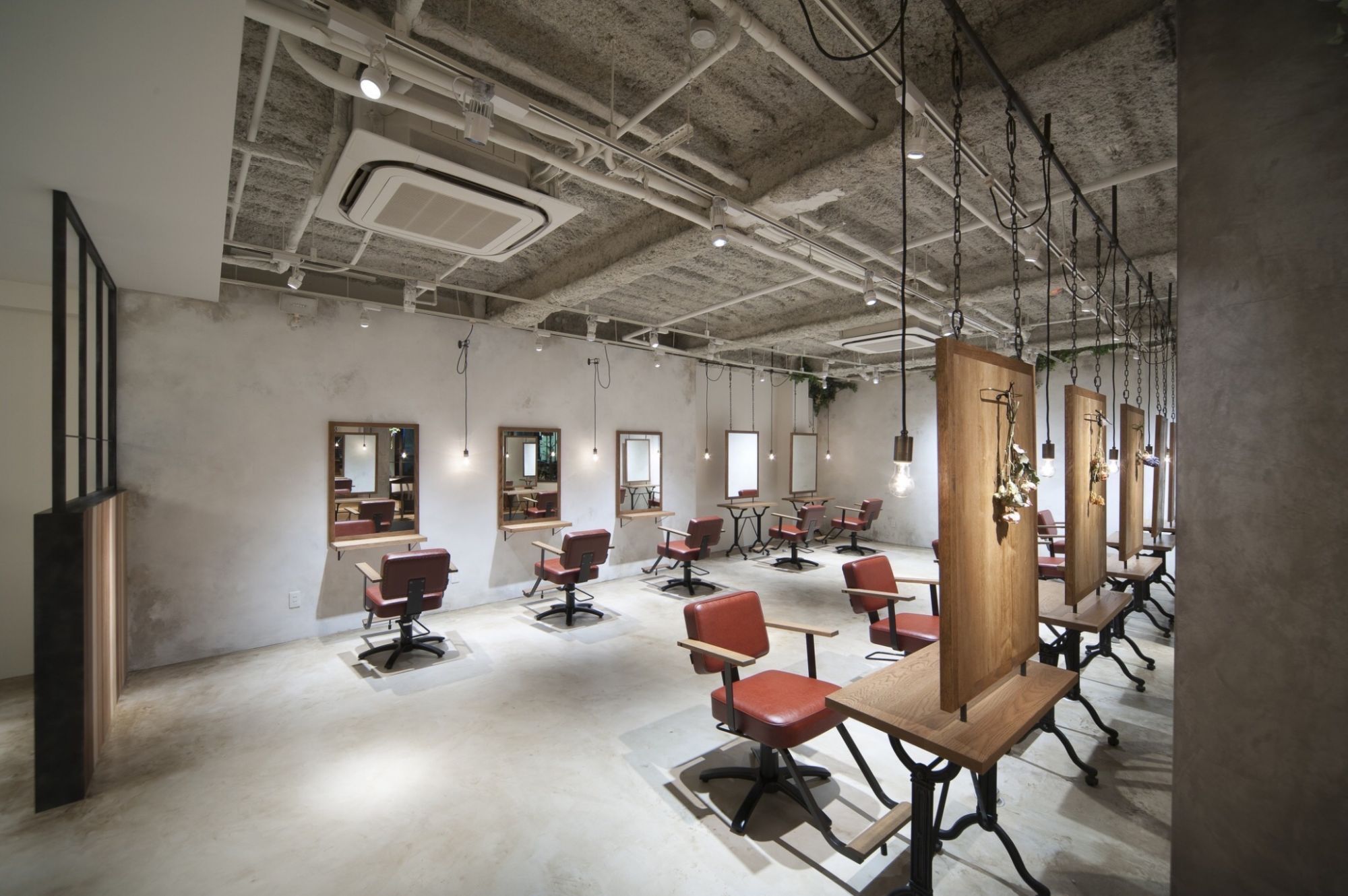 【近鉄八尾】≪住宅手当最大25000円支給≫≪月給20万円〜≫≪完全週休2日制or月7,8日休みの選択制≫≪社会保険完備≫≪最短1年半でデビュー可能≫≪営業時間内レッスン可能≫19時〜19時半には退勤できるのでプライベートの時間も作りやすい！人間関係良好で離職率も低いサロン「GARDEN from ITs（ガーデンフロムイッツ）」からアシスタント（美容師）の求人☆★