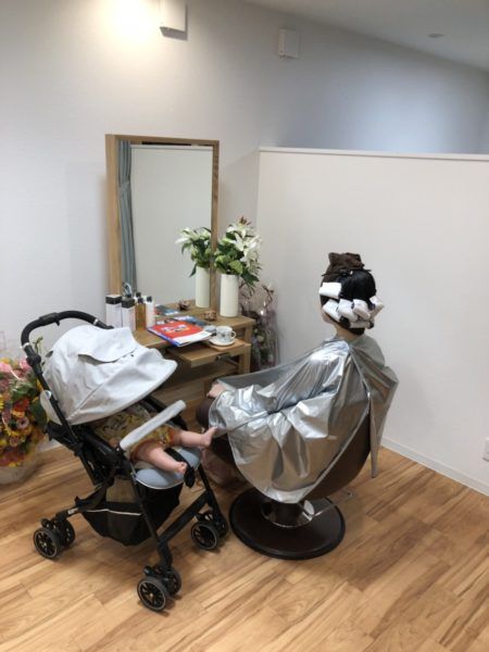 【福間】≪住宅手当あり・社会保険完備・マンツーマンレッスン≫お客様から親切丁寧大満足の口コミ多数！！温かい雰囲気でお客様を出迎える地域密着型アットホームサロン「Golden Days（ゴールデンデイス）」からアシスタント（美容師）の求人★☆