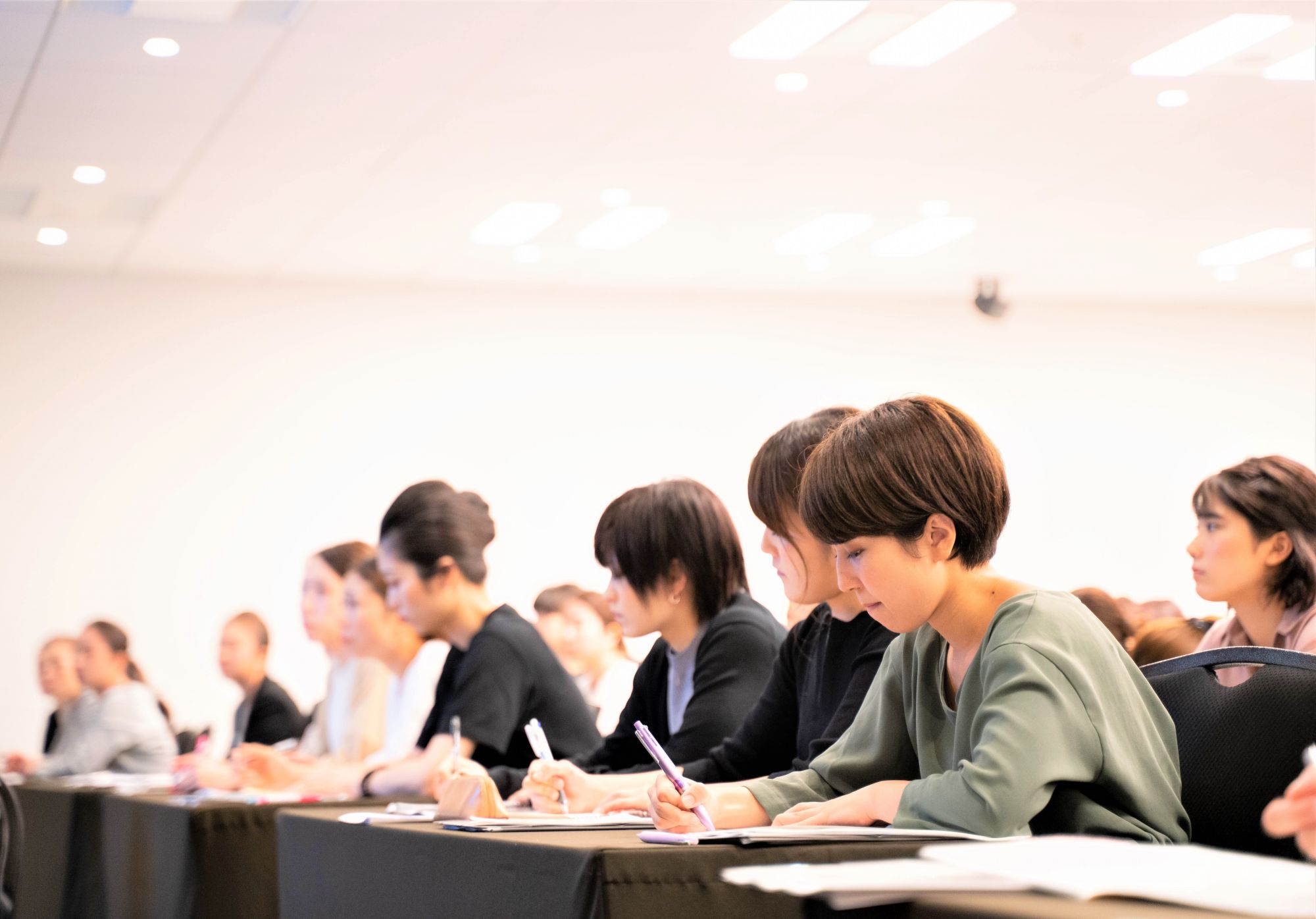 【茅ヶ崎駅】◆日曜定休・産休育休制度あり・退職金制度あり・社会保険完備◆などの嬉しい待遇と未経験の方でも安心の研修制度が魅力です！地域のお客様に愛されるBEAUTY REVERSE 湘南ちがさき店（ビューティーリバースショウナンチガサキテン）からエステティシャンの求人☆☆