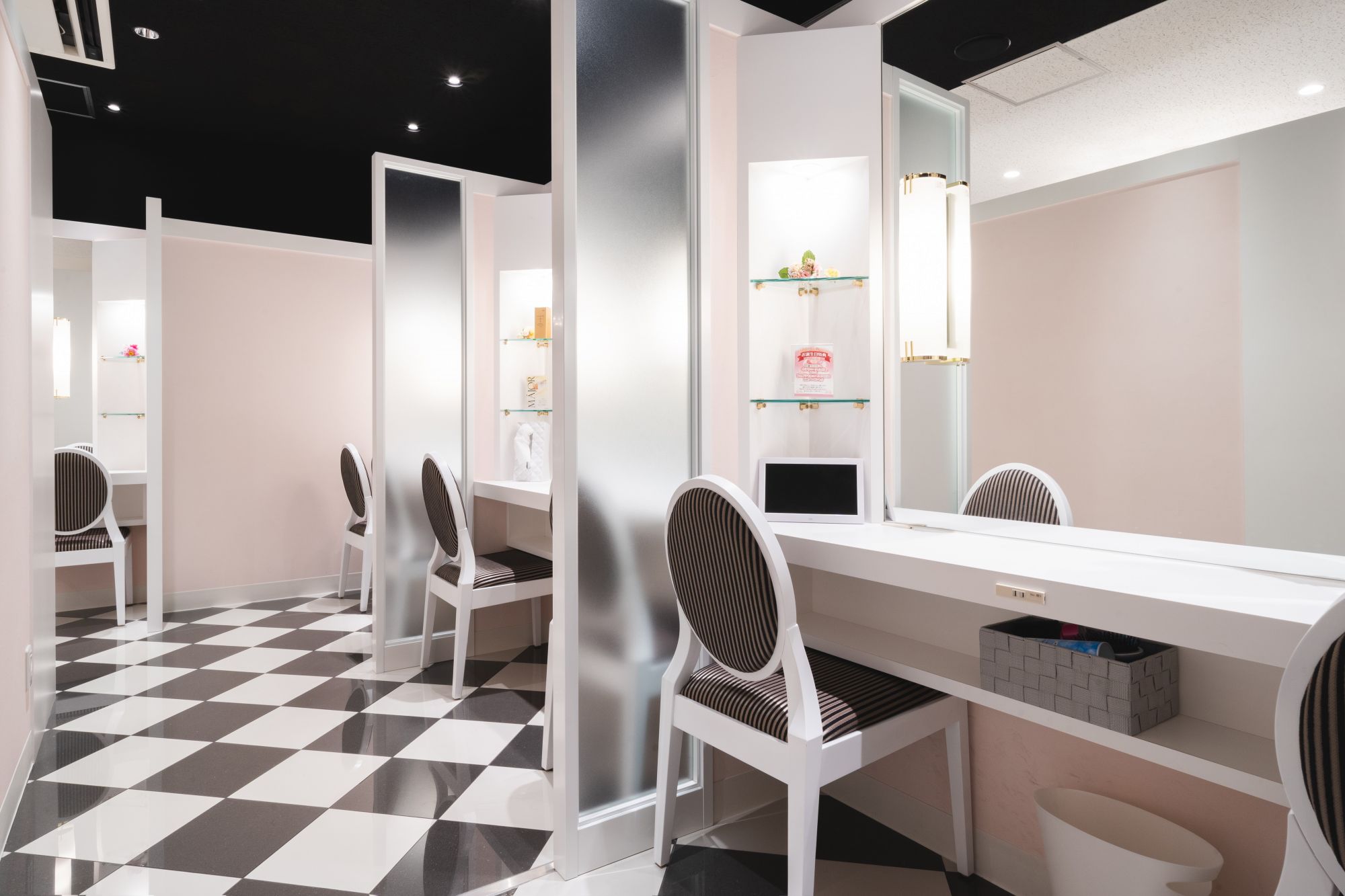 【相模大野】◆日曜定休・産休育休制度あり・退職金制度あり・社会保険完備◆素晴らしい抜群の待遇と未経験の方でも安心して学べる研修システムが魅力です！地域のお客様に愛されるBEAUTY REVERSE 相模大野店（ビューティーリバースサガミオオノテン）からエステティシャンの求人☆☆