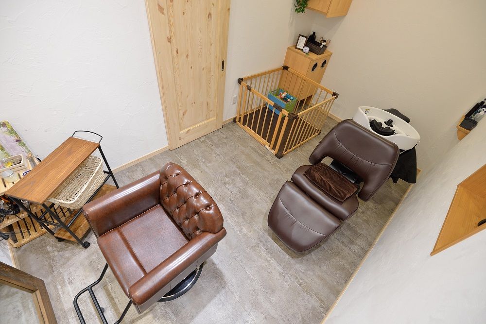 【福知山駅】≪月8日休み＆努力次第で2年での早期デビューが可能！≫レッスンをしても21時頃には退社可能。スタッフの働きやすい環境をこれから作っていきますよ！「Hair&Relaxation NOBEL（ヘアアンドリラクゼーションノーベル）」からアシスタント（美容師）の求人☆★☆