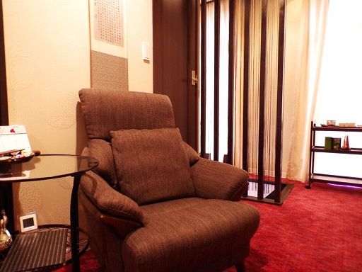 【日本橋】≪経験者大歓迎・フェイシャルエステティシャンの募集!≫今までの経験を活かして活躍して下さい!落ち着いた雰囲気の店内で福利厚生の整った環境が魅力的!Dr.yufuku & 優福(ドクターユウフクアンドユウフク)からエステティシャンの求人★☆★