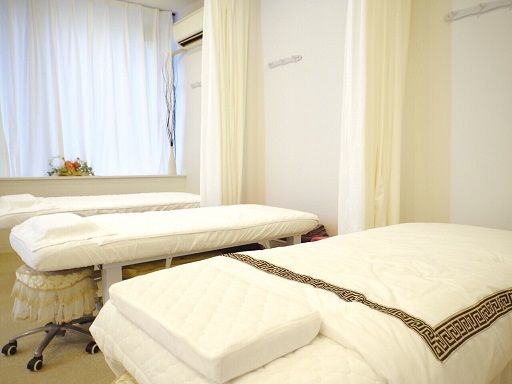 【日本橋】≪経験者大歓迎・フェイシャルエステティシャンの募集!≫今までの経験を活かして活躍して下さい!落ち着いた雰囲気の店内で福利厚生の整った環境が魅力的!Dr.yufuku & 優福(ドクターユウフクアンドユウフク)からエステティシャンの求人★☆★