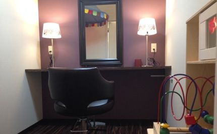 【北24条】≪月給18万円スタート≫≪社会保険完備≫営業時間が短く20時までに退勤出来るのでプライベートも充実！ライフスタイルに合わせて勤務日数を選べる会社です「さくらヘアー 北24条店（サクラへアーキタニジュウヨンジョウテン）」からアシスタント（美容師）の求人★☆