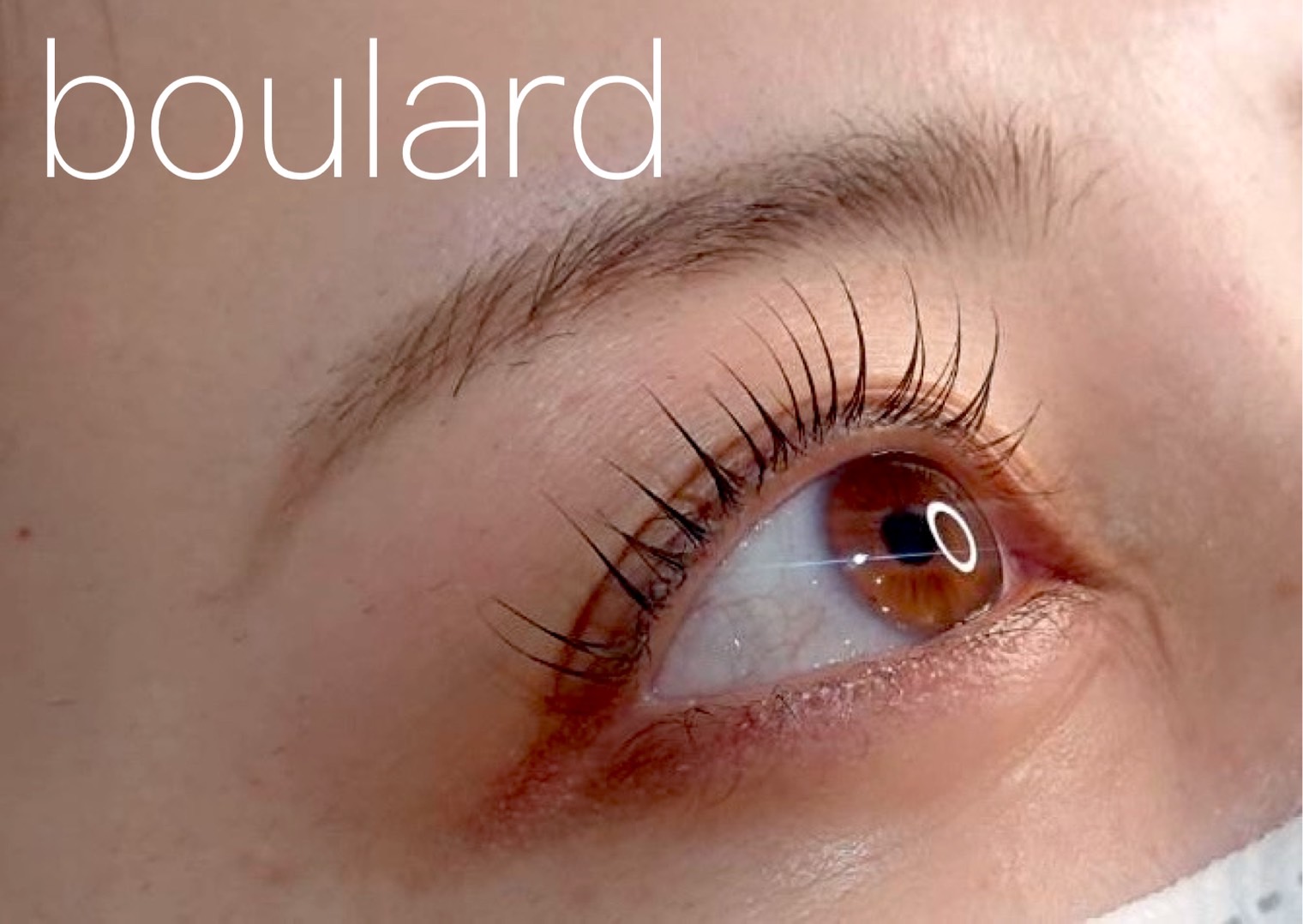 【箕面船場阪大前】未経験OK!≪完全週休2日制≫≪有給休暇あり≫≪髪色、服装自由≫充実の研修体制で未経験の方も安心!ゆったりと働けるおしゃれサロン「boulard(ボラード)」からアイリスト(まつげエクステ・まつげパーマ・アイブロウ)の求人☆☆