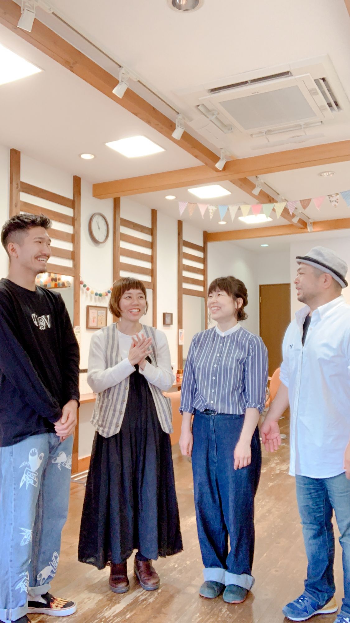 【常盤】≪第1日曜定休≫≪月給18万円〜≫≪社会保険完備≫≪20時までに退社可能≫≪デビューまで最短2年≫スタッフの仲がよくアットホームな雰囲気のサロン。長く働ける環境が整っています！hair work smile（ヘアーワークスマイル）からアシスタント（美容師）の求人☆★