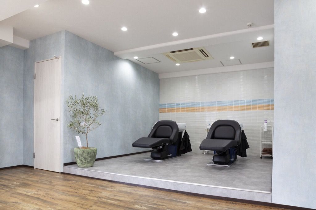 【江坂】業務委託・パートと働き方選択可能!フリー40%指名50%の歩合制でマンツーマンでの入客も可能!自分のライフスタイルに合わせて勤務の出来るサロン“head to head(ヘッドトゥヘッド)”からスタイリスト(美容師)の求人☆★