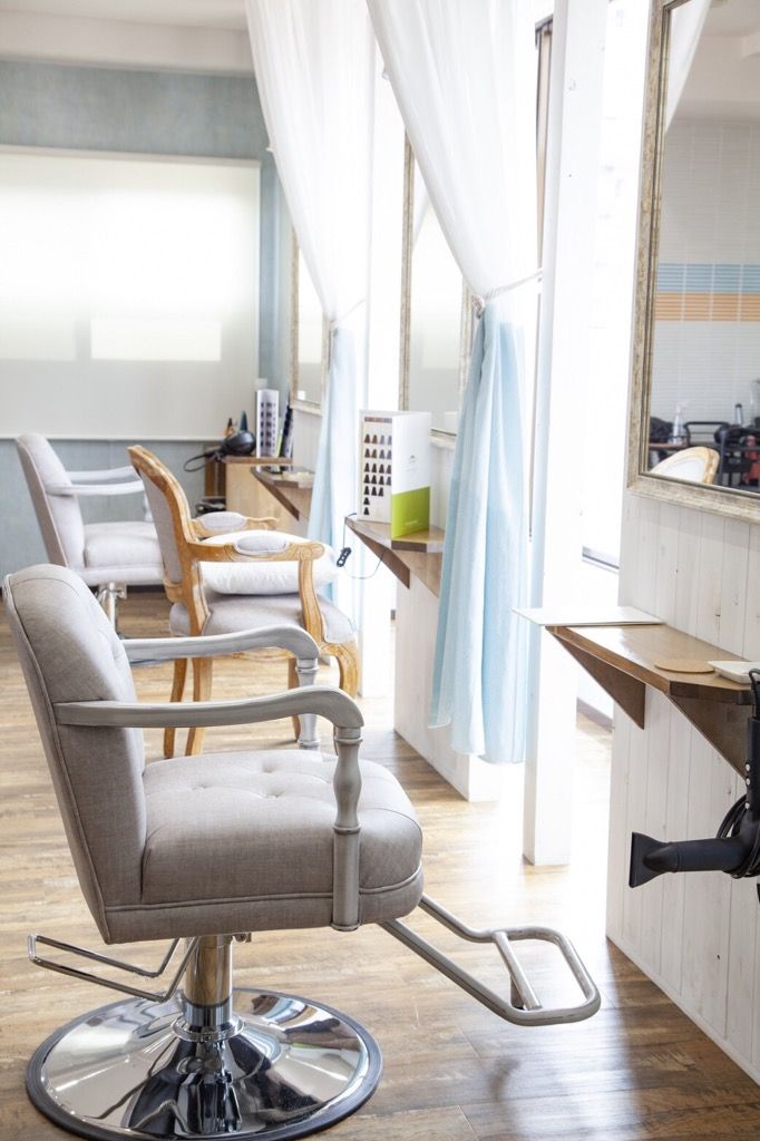 【江坂】業務委託・パートと働き方選択可能!フリー40%指名50%の歩合制でマンツーマンでの入客も可能!自分のライフスタイルに合わせて勤務の出来るサロン“head to head(ヘッドトゥヘッド)”からスタイリスト(美容師)の求人☆★