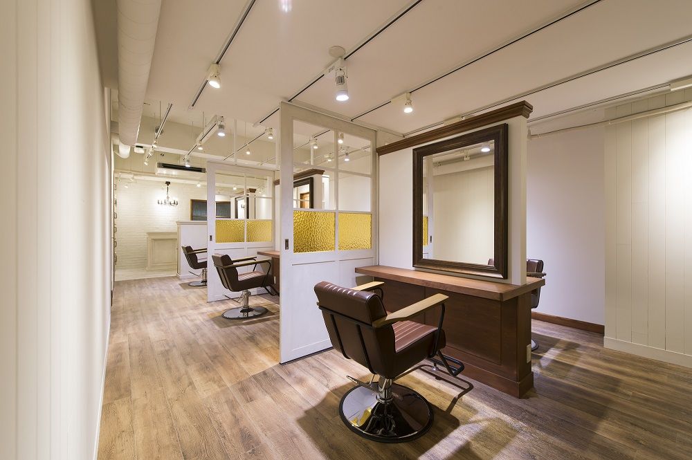 【東陽町】◆月給25万円スタート・月8日休み（月1回土日休みOK）・19時退社可能・社会保険完備◆丁寧なカウンセリングが人気のサロン、お給与やお休みの制度がしっかりしており、働きやすさ抜群a-granz 東陽町店（エーグランツトウヨウチョウテン）からスタイリスト（美容師）の求人★☆