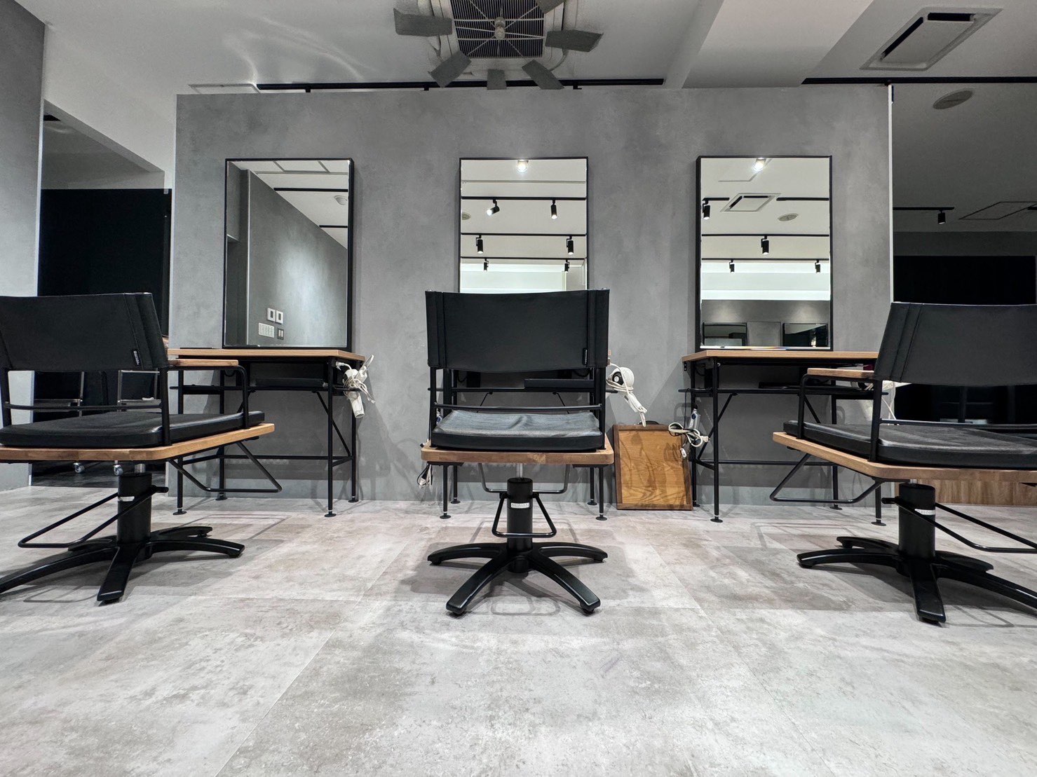 【蒲田】◆月8日休み・住宅手当あり・社会保険完備・産休育休制度あり◆インセンティブがしっかりつくのでやりがいバッチリ。住宅手当など嬉しい福利厚生充実「AIR(エアー)」からスタイリストの求人★☆