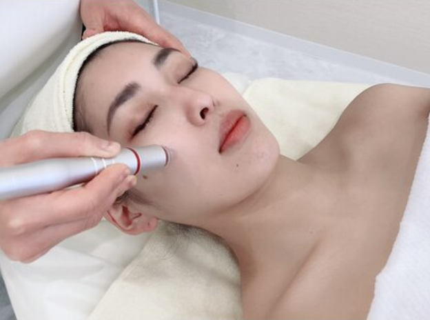 【恵比寿】◆土日休み選択可能・産休育休制度あり・社会保険完備◆毛穴洗浄と小顔の専門エステ!様々なキャリアプランもあり、長期で活躍できる環境です「Fashionista(ファッショニスタ)」からエステティシャンの求人☆☆