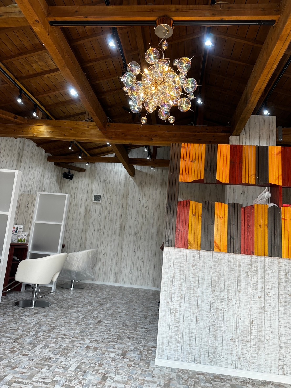 【幸駅】≪完全週休2日制・社会保険完備・残業なし≫仕事とプライベートどちらも充実！！アットホームな雰囲気で誰もが気軽に髪をキレイにできるヘアサロン「ORiVER HAIR FAM ISAHAYA（オリバーヘアファムイサハヤ）」からスタイリスト（美容師）の求人☆☆