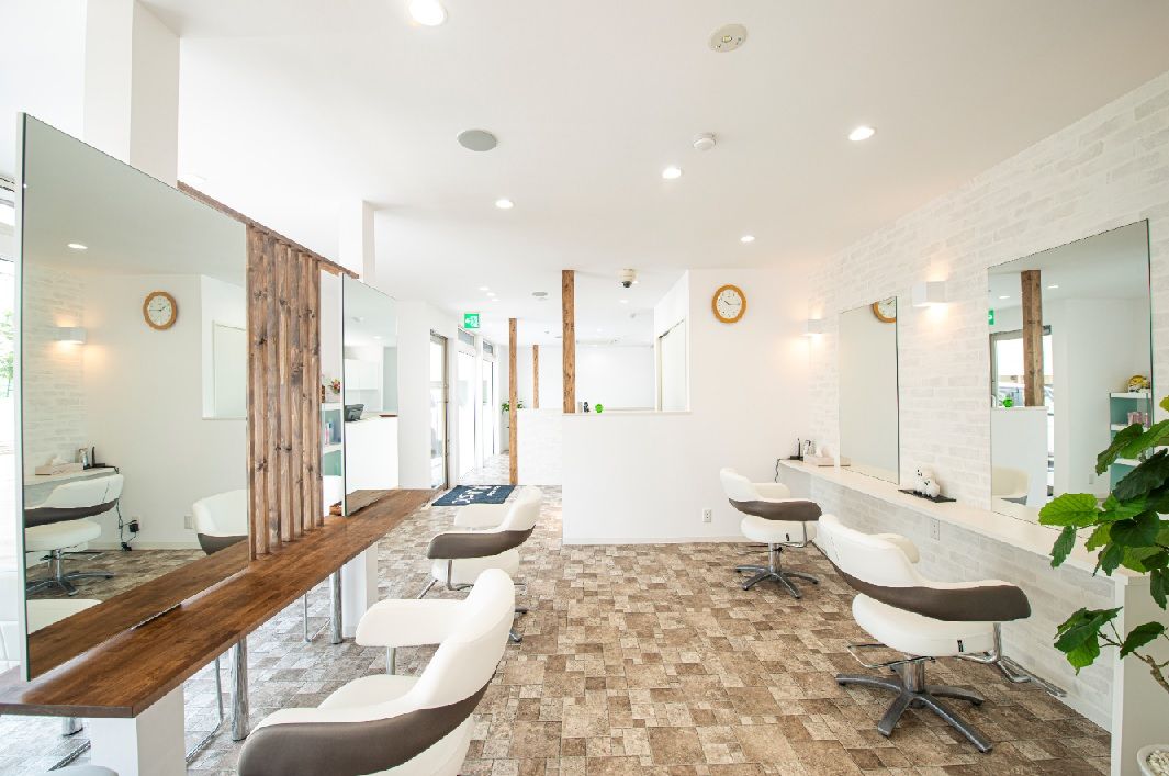 【砥堀】≪月給25万円≫≪社会保険完備≫≪20時までに退勤可能≫≪地域密着型≫≪スタッフの仲がいい≫スタッフの仲が良く働きやすさ抜群！スキルアップしてきたい方にピッタリ！「Hair Make RASIC 砥堀店（ヘアメイクラジックトホリテン）」からスタイリスト（美容師）の求人★☆