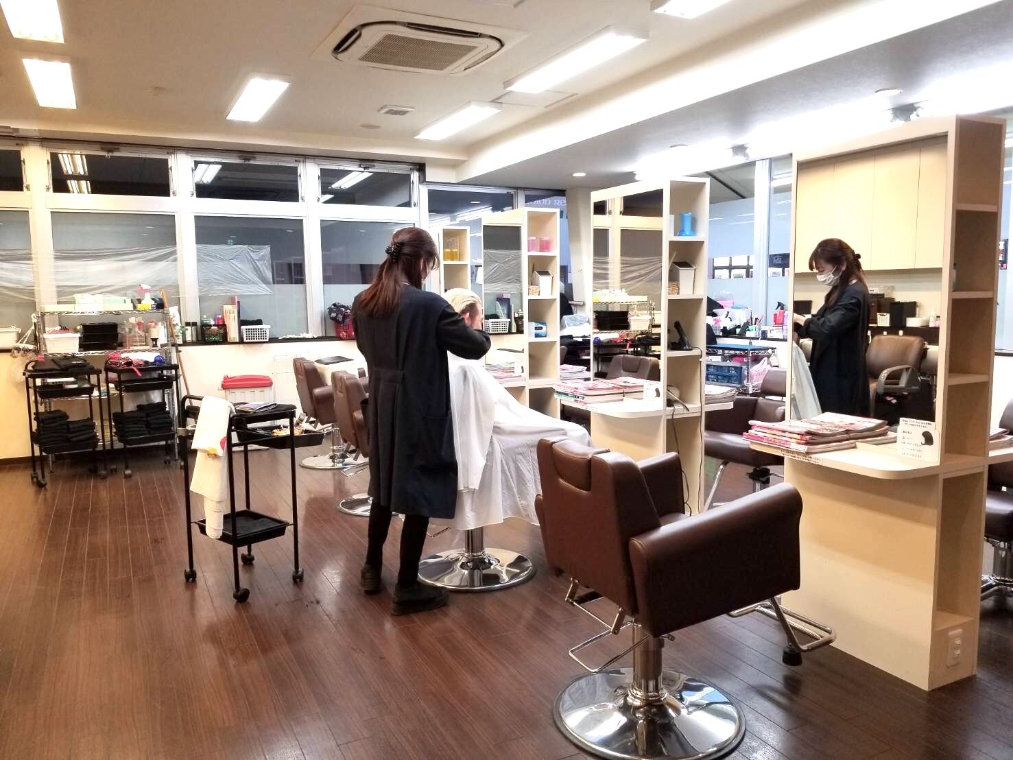 【松井山手】≪社会保険完備≫≪月給23万円〜≫≪有給休暇あり≫地域密着型のアットホームサロン！今まで学んだ技術を活かしながら楽しく働きませんか 「ROSE 松井山手店（ローズマツイヤマテテン）」からスタイリスト（美容師）の求人☆★