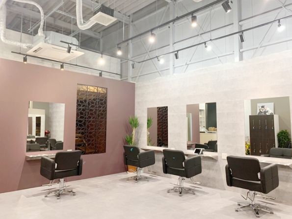 【四条烏丸】≪月給28万円~≫≪時給1800円!ママさん美容師急募!≫≪平均客単価8500円≫≪正社員、委託、パートの働き方を選べる≫≪マンツーマンでの入客スタイル≫≪40〜70万円以上の月収も可能≫≪平均退社時間19時≫≪月8日休み&土日休みOK&連休OK≫週1日~でもOK!ママさん美容師も歓迎!「modern made(モダンメイド)」からスタイリスト(美容師)の求人☆★