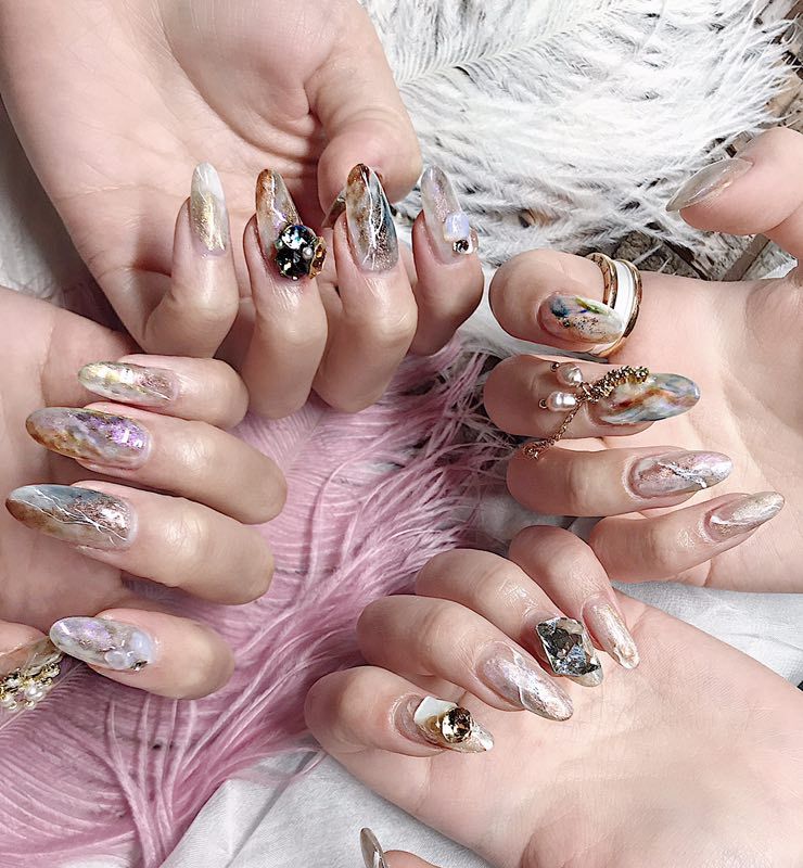 【京橋】私服勤務OK!メイク・髪色自由!おしゃれをして働く事が出来る環境!今までの経験をフルで生かしてみませんか ”morelia nail(モレリア ネイル)”からネイリスト(ネイル)の求人