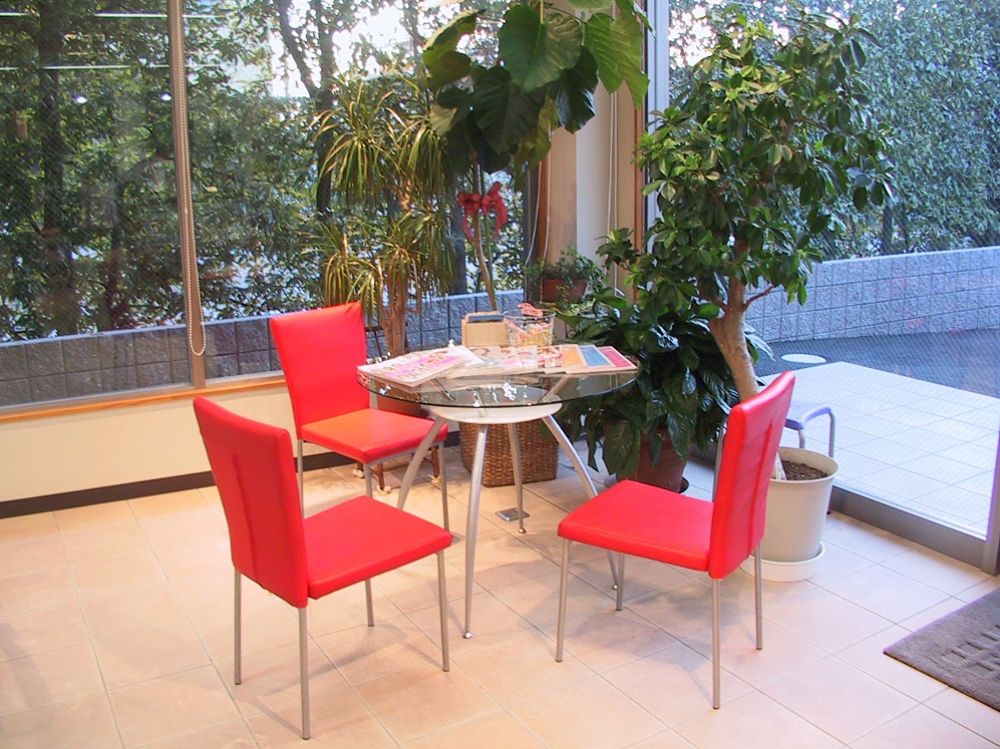 【北岡崎】≪月給25万円〜≫≪月8,9日休み≫≪社会保険完備≫≪20時までに退勤可能≫≪託児所完備≫地域の幅広い年齢層に支持されています！キッズルーム完備でママさん理・美容師さんも働きやすい環境「HAIR MAKE Cube（ヘアーメイクキューブ）」からスタイリスト（理容師・美容師）の求人☆★