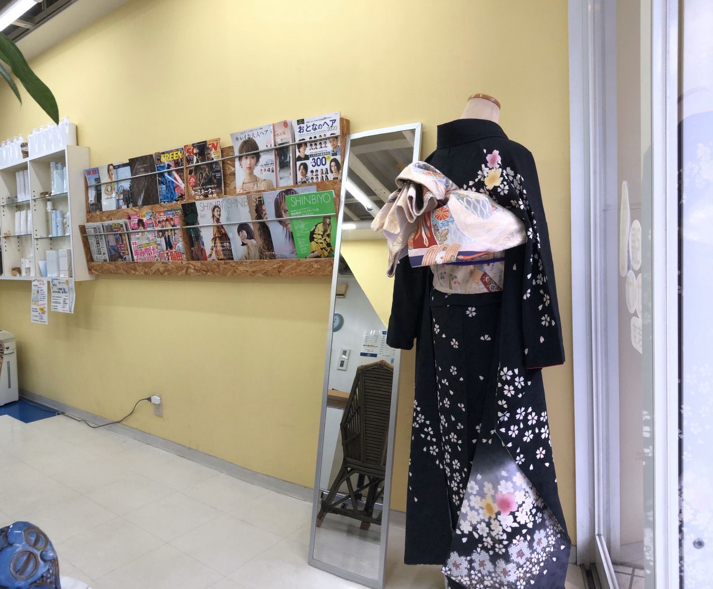 【北大路】≪月8,9日休み≫≪社会保険完備≫≪平均退社18時半≫スタッフの人柄が地域のお客様に愛されている大人女性や男性にも人気のサロン！着付けも学べる!「美容室 SLIM（ビヨウシツスリム）」からスタイリスト（美容師）の求人☆★